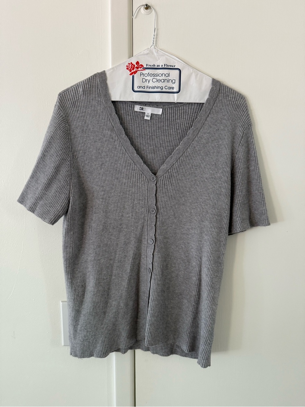 DR2 Heather Gray Ribbed V-Neck Button-Up Tee